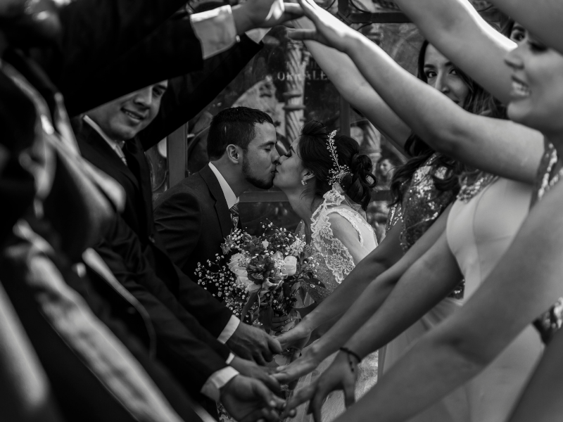 Wedding planning blog - couple kiss